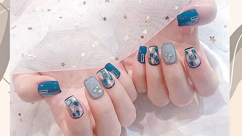 Ngày Quốc tế phụ nữ thì một số công ty có thể thuê các dịch vụ làm nail, làm đẹp tại chỗ cho nhân viên nữ của mình